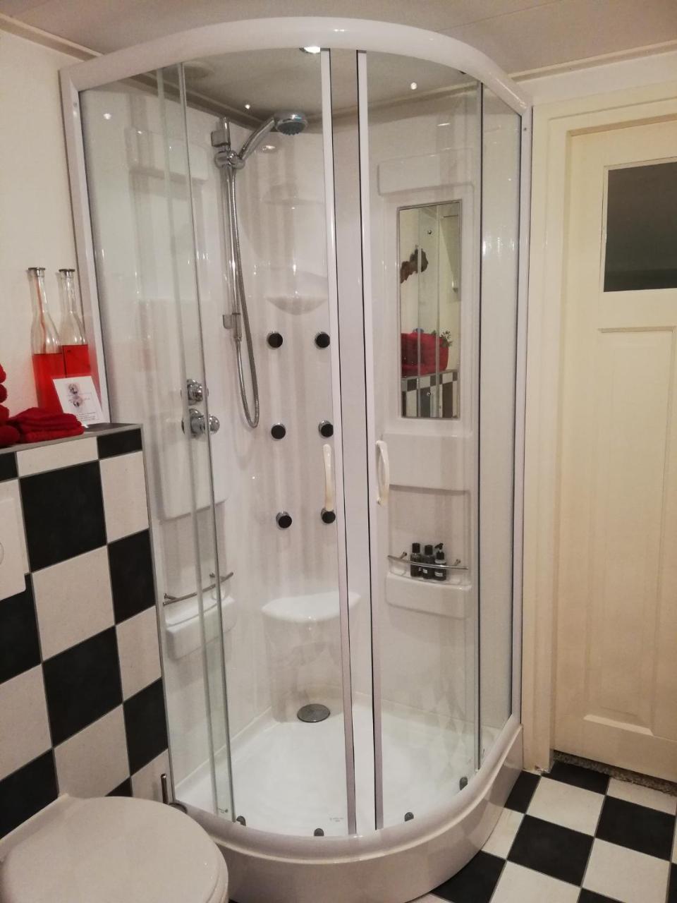 Bed and Breakfast Rest En Romte Birdaard Esterno foto